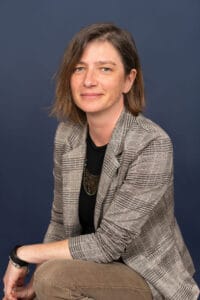 Mme Kimberley Mason