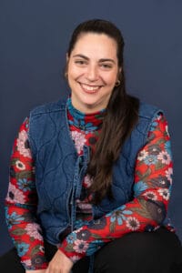 Mme Megan Danis